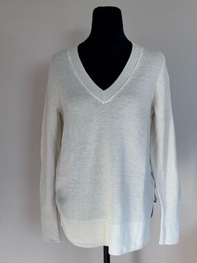 GAP Women’s Cream V-Neck Knit Sweater
